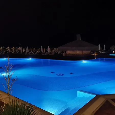 Daire Oasis & уютно студио оазис ризорт & спа